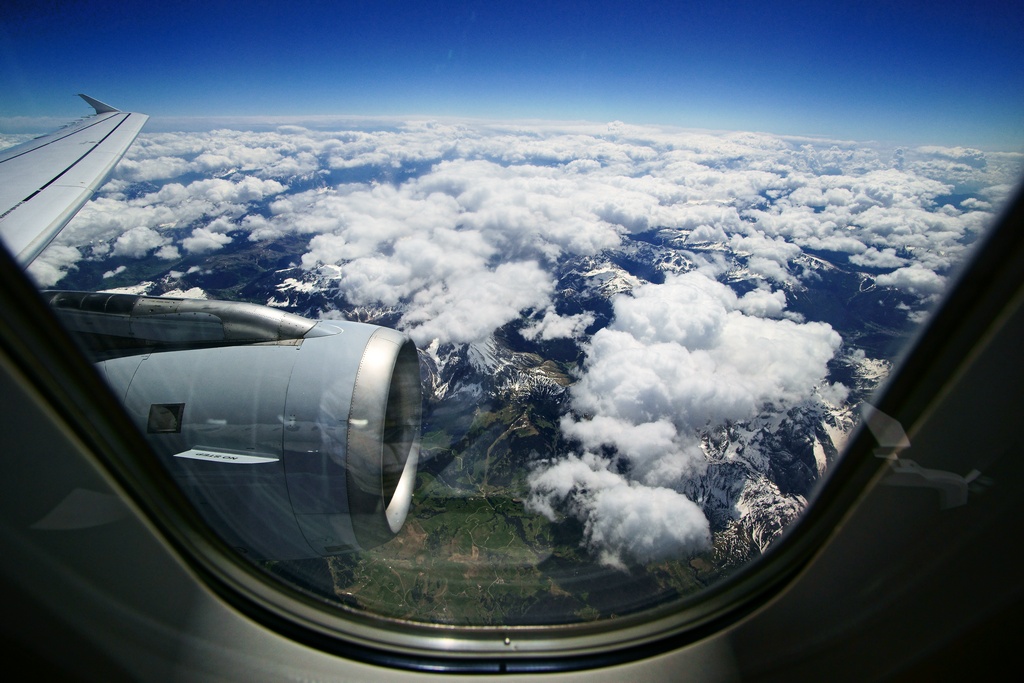 2под крылом самолетаd36a